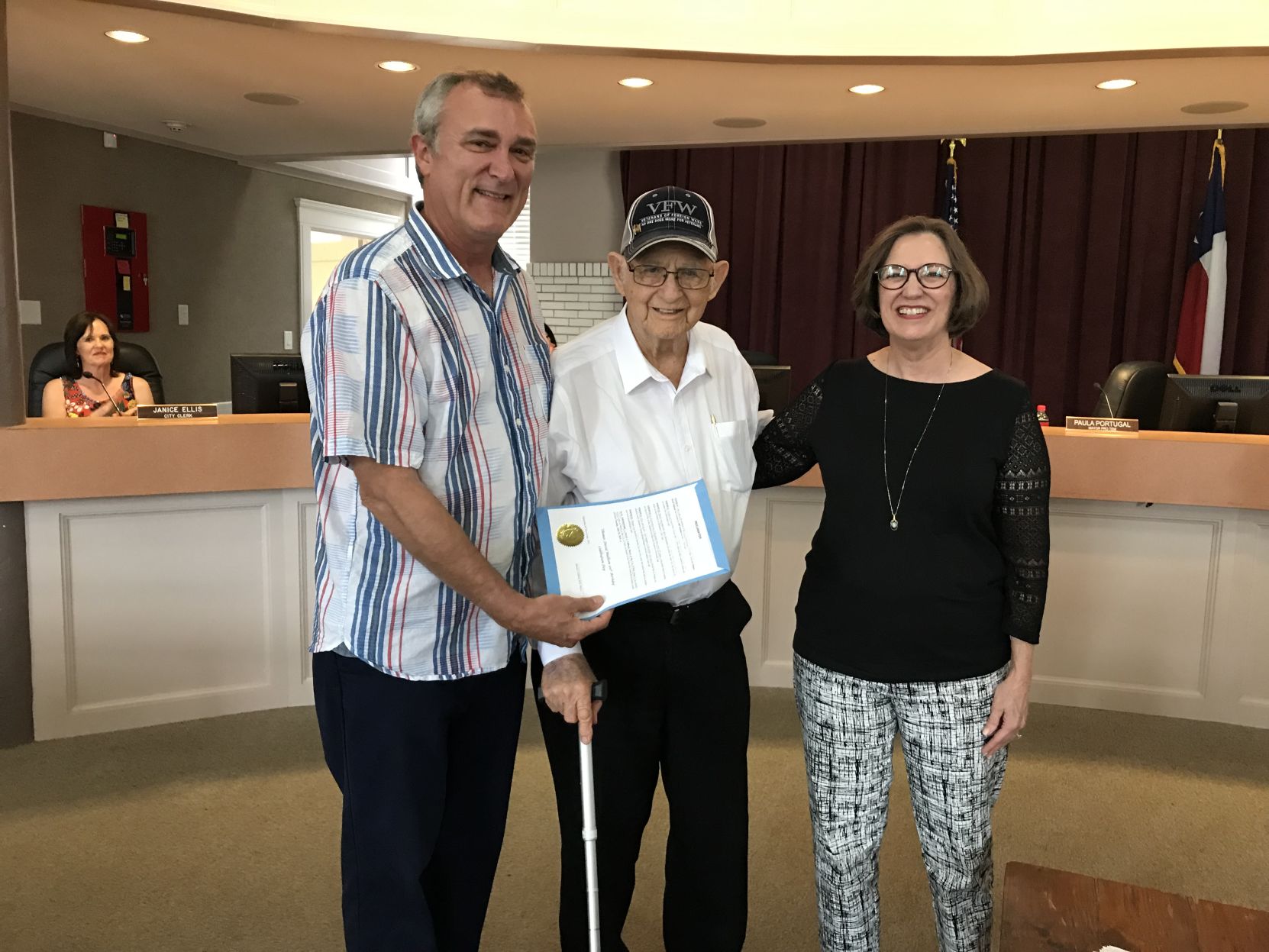 Paris City Council celebrates centenarian WWII vet Tom Mallison